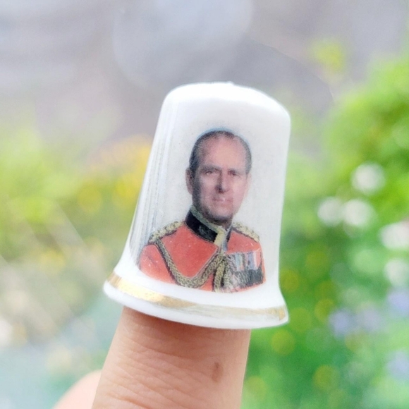 Vintage Prince Phillip Duke of Edinburgh Royal Family Fine Bone China Thimble - Picture 1 of 8